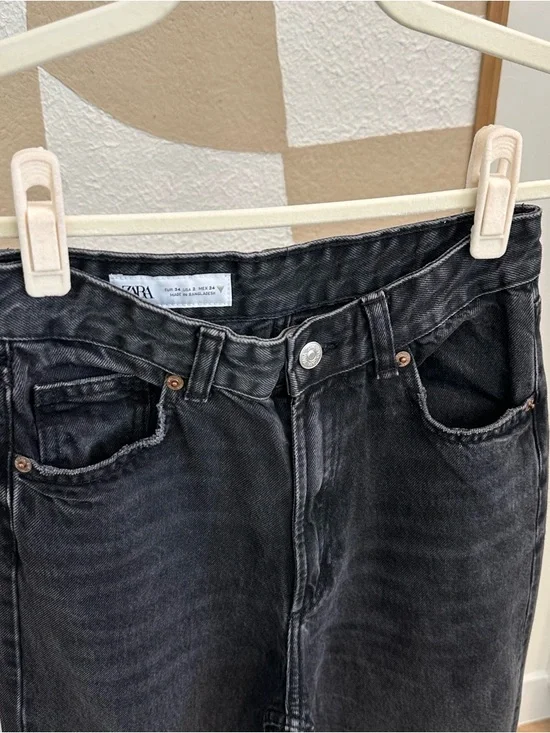 ZARA High Rise Straight Leg Black Jeans - Picture 2 of 3